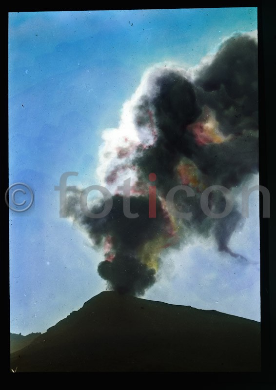 Aetna in Tätigkeit ; Etna in activity - Foto foticon-simon-vulkanismus-359-041.jpg | foticon.de - Bilddatenbank für Motive aus Geschichte und Kultur